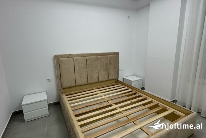 Shtepi me qera Apartament ne Tirane, 1+1, Mobilimi E mobiluar, Pagesa 400  Euro.