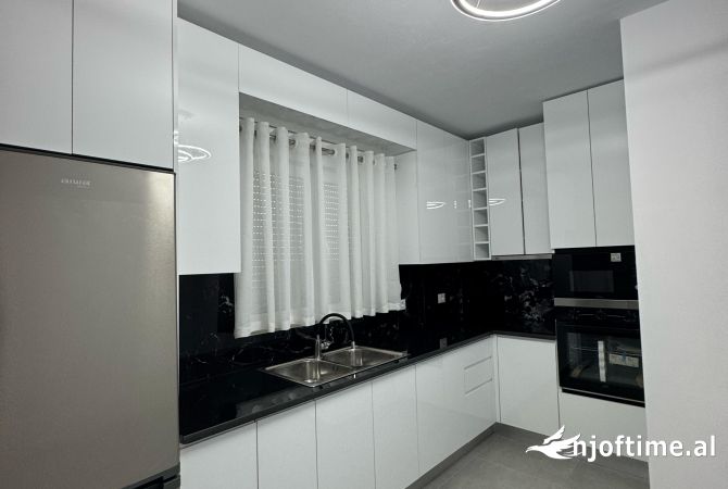 Shtepi me qera Apartament ne Tirane, 2+1, Mobilimi E mobiluar, Pagesa 500  Euro.