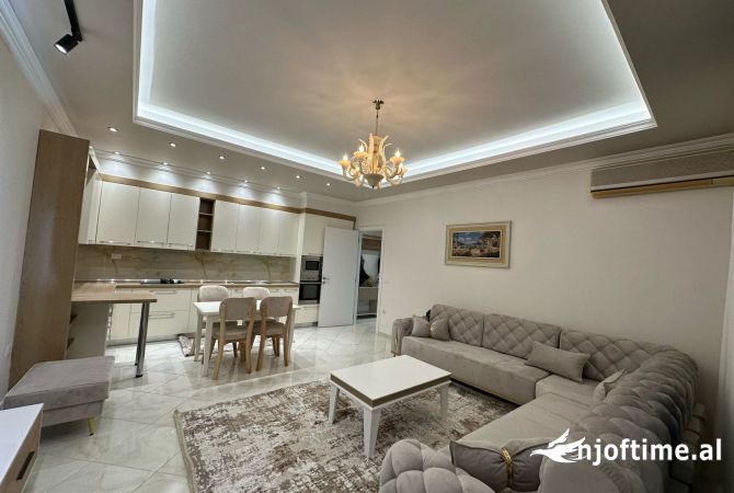 Shtepi ne shitje Apartament ne Tirane, 3+1, Mobilimi E mobiluar, Pagesa 227,000  Euro.