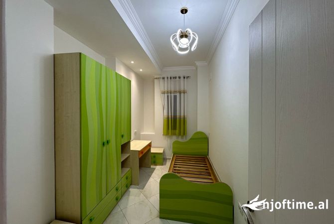 Shtepi ne shitje Apartament ne Tirane, 3+1, Mobilimi E mobiluar, Pagesa 227,000  Euro.