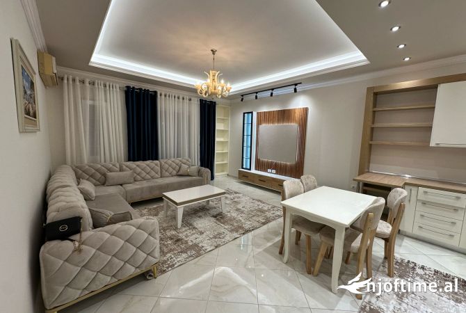 Shtepi ne shitje Apartament ne Tirane, 3+1, Mobilimi E mobiluar, Pagesa 227,000  Euro.