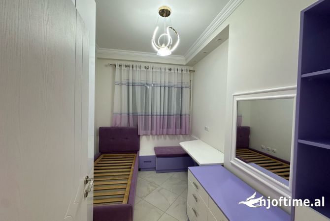 Shtepi ne shitje Apartament ne Tirane, 3+1, Mobilimi E mobiluar, Pagesa 227,000  Euro.