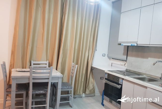 Shtepi me qera Apartament ne Tirane, 1+1, Mobilimi E mobiluar, Pagesa 650  Euro.