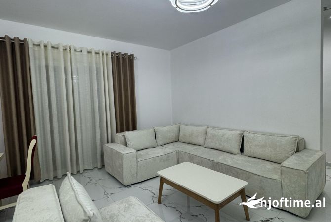 Shtepi me qera Apartament ne Tirane, 2+1, Mobilimi E mobiluar, Pagesa 500  Euro.