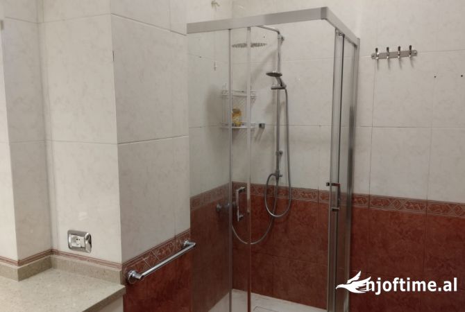 Shtepi me qera Apartament ne Tirane, 3+1, Mobilimi E mobiluar, Pagesa 600  Euro.