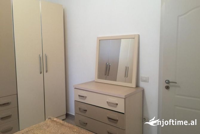 Shtepi me qera 1+1 ne Tirane - 30,000 Leke