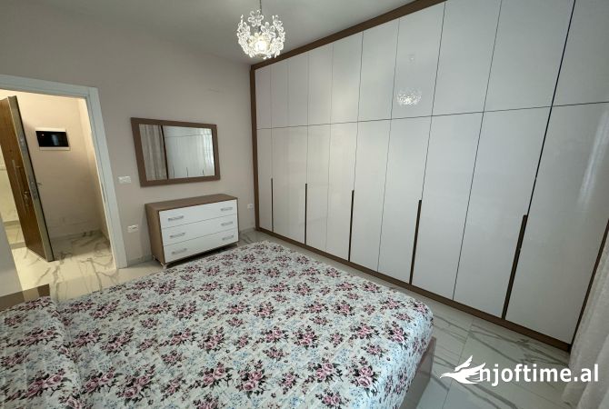 Shtepi me qera Apartament ne Tirane, 2+1, Mobilimi E mobiluar, Pagesa 800  Euro.