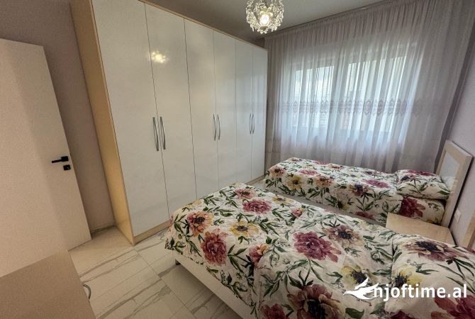 Shtepi me qera Apartament ne Tirane, 2+1, Mobilimi E mobiluar, Pagesa 800  Euro.