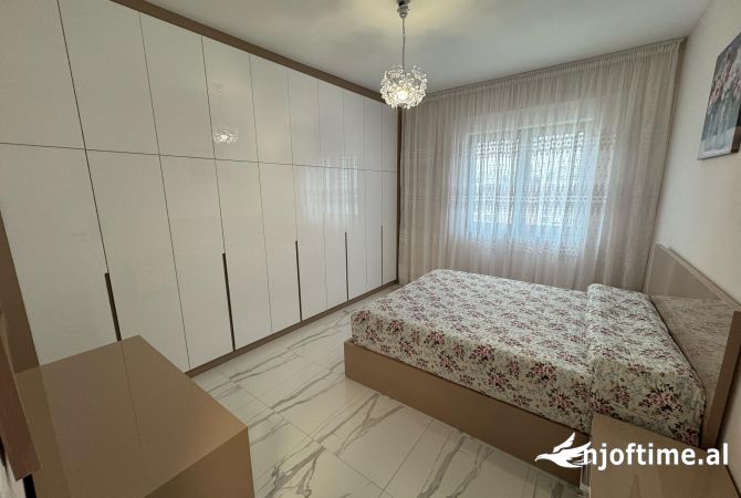 Shtepi me qera Apartament ne Tirane, 2+1, Mobilimi E mobiluar, Pagesa 800  Euro.