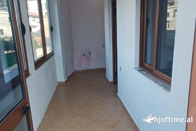 Shtepi me qera Shtepi Private ne Tirane, 1+1, Mobilimi E mobiluar, Pagesa 35,000  Leke.