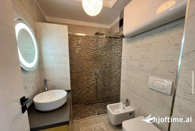 Shtepi me qera Apartament ne Tirane, 3+1, Mobilimi E mobiluar, Pagesa 1,200  Euro.