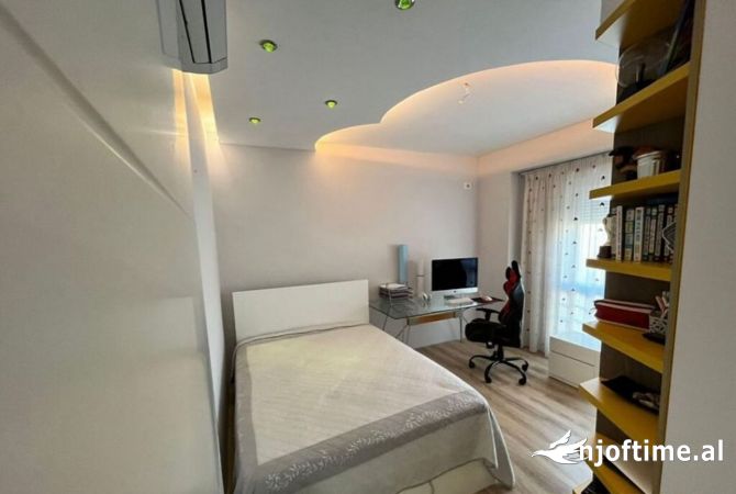 Shtepi me qera Apartament ne Tirane, 3+1, Mobilimi E mobiluar, Pagesa 1,200  Euro.