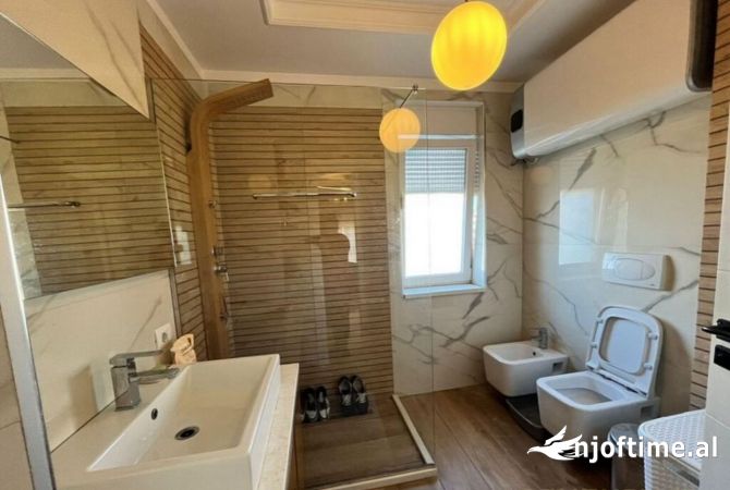 Shtepi me qera Apartament ne Tirane, 3+1, Mobilimi E mobiluar, Pagesa 1,200  Euro.