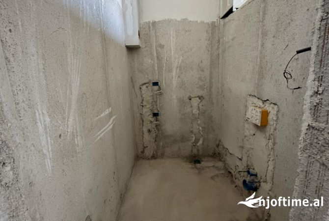 Ambient biznesi me qera 3+1 ne Tirane - 300 Euro