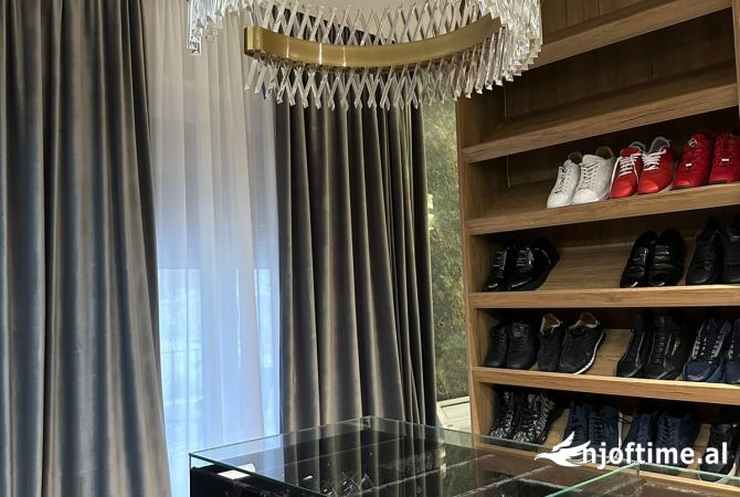 Shtepi me qera Vila Luksoze ne Tirane, 3+1, Mobilimi E mobiluar, Pagesa 5,000  Euro.