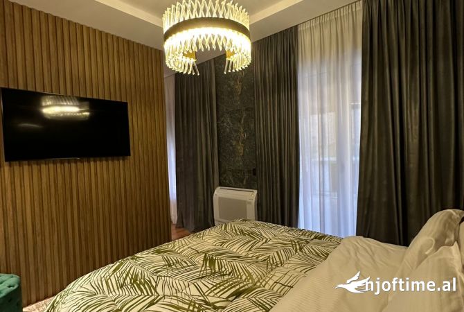 Shtepi me qera Vila Luksoze ne Tirane, 3+1, Mobilimi E mobiluar, Pagesa 5,000  Euro.