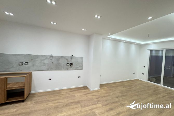 Ambient biznesi me qera 3+1 ne Tirane - 500 Euro