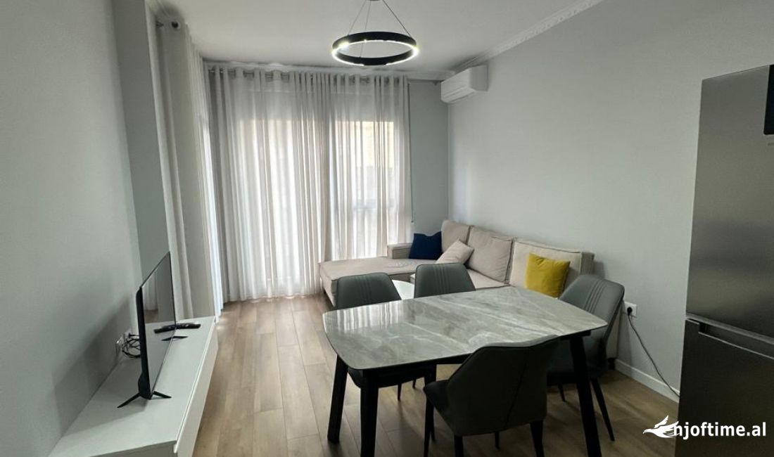 Shtepi me qera Apartament ne Tirane, 2+1, Mobilimi E mobiluar, Pagesa 650  Euro.