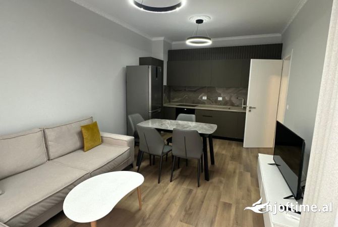 Shtepi me qera Apartament ne Tirane, 2+1, Mobilimi E mobiluar, Pagesa 650  Euro.