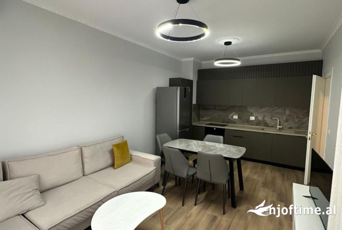 Shtepi me qera Apartament ne Tirane, 2+1, Mobilimi E mobiluar, Pagesa 650  Euro.