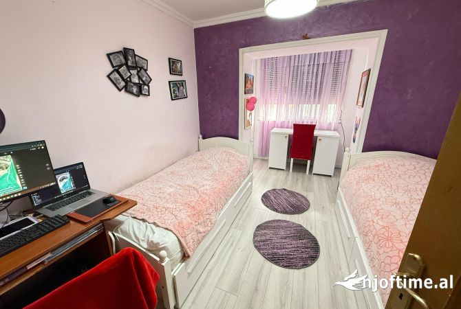 Shtepi ne shitje Apartament ne Tirane, 3+1, Mobilimi E mobiluar, Pagesa 145,000  Euro.