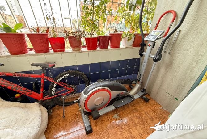 Shtepi ne shitje Apartament ne Tirane, 3+1, Mobilimi E mobiluar, Pagesa 145,000  Euro.