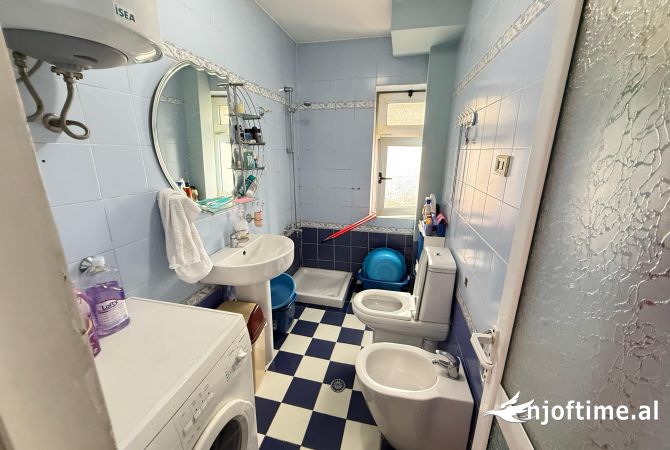 Shtepi ne shitje Apartament ne Tirane, 3+1, Mobilimi E mobiluar, Pagesa 145,000  Euro.