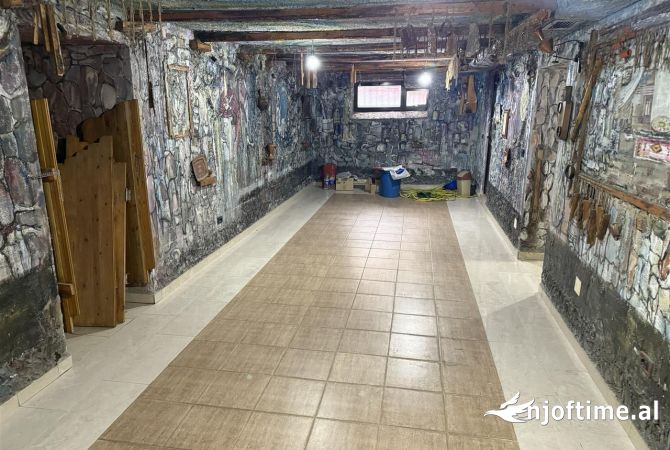 Ambient biznesi me qera 3+1 ne Tirane - 60,000 Leke