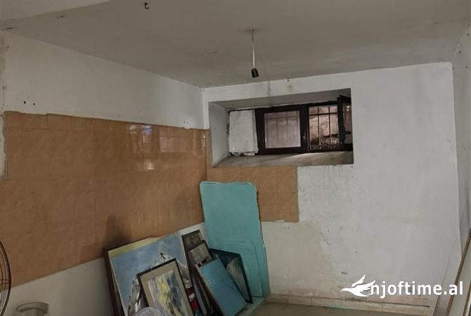 Ambient biznesi me qera 3+1 ne Tirane - 60,000 Leke