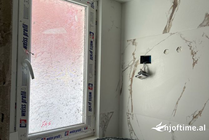 Shtepi ne shitje Apartament ne Tirane, Garsoniere, Mobilimi E mobiluar, Pagesa 53,000  Euro.