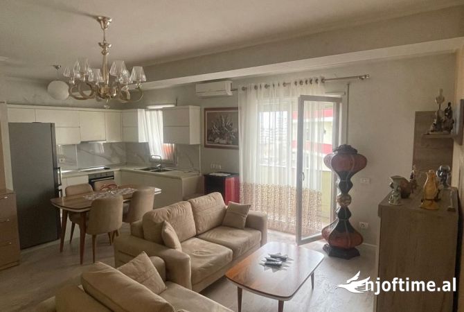 Shtepi me qera Apartament ne Tirane, 1+1, Mobilimi E mobiluar, Pagesa 500  Euro.