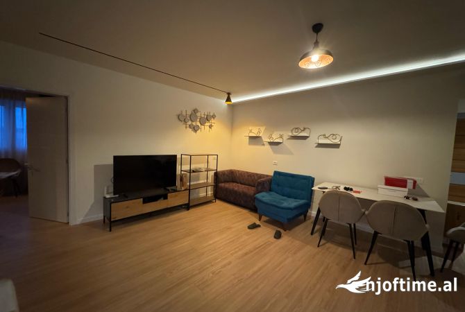 Shtepi me qera 2+1 ne Tirane - 1,000 Euro