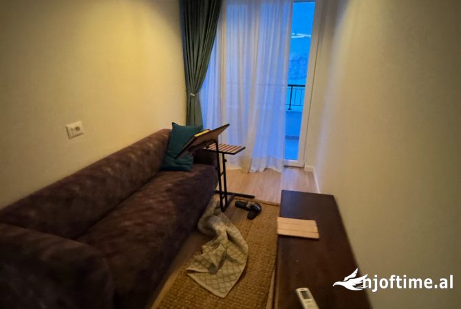 Shtepi me qera Apartament ne Tirane, 2+1, Mobilimi E mobiluar, Pagesa 1,000  Euro.