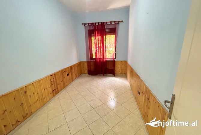 Shtepi me qera Shtepi Private ne Tirane, 3+1, Mobilimi E mobiluar, Pagesa 35,000  Leke.