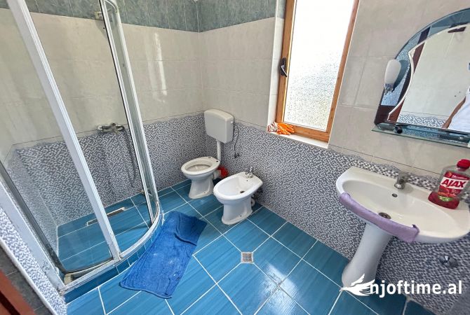 Shtepi me qera Shtepi Private ne Tirane, 3+1, Mobilimi E mobiluar, Pagesa 35,000  Leke.