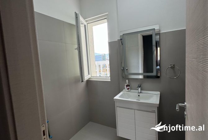 Shtepi me qera Apartament ne Tirane, 2+1, Mobilimi E mobiluar, Pagesa 800  Euro.
