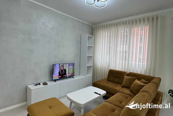 Shtepi me qera Apartament ne Tirane, 2+1, Mobilimi E mobiluar, Pagesa 800  Euro.