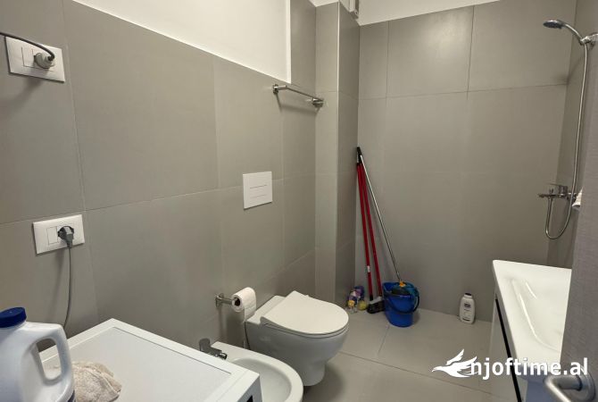 Shtepi me qera Apartament ne Tirane, 2+1, Mobilimi E mobiluar, Pagesa 800  Euro.