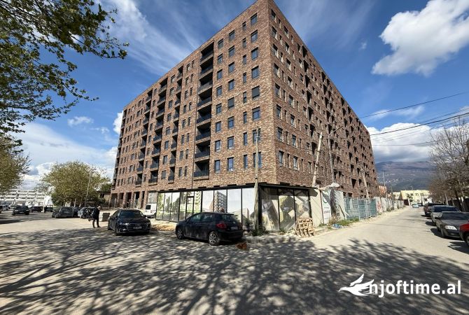 Shtepi ne shitje Apartament ne Tirane, 3+1, Mobilimi Bosh, pa mobiluar, Pagesa 170,000  Euro.