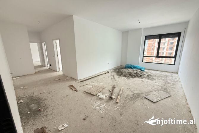 Shtepi ne shitje Apartament ne Tirane, 3+1, Mobilimi Bosh, pa mobiluar, Pagesa 170,000  Euro.