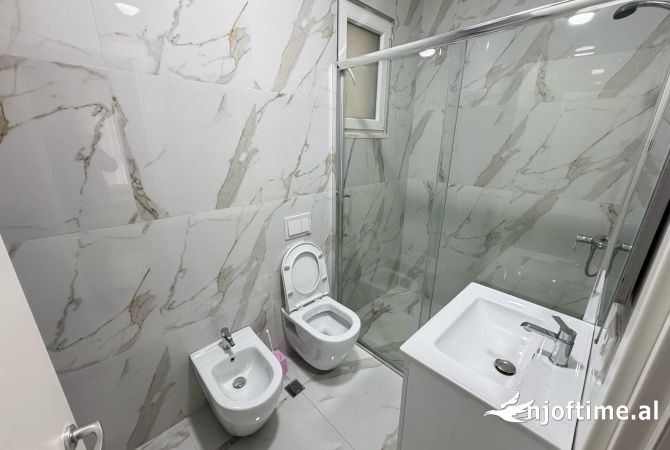 Shtepi me qera 2+1 ne Tirane - 800 Euro