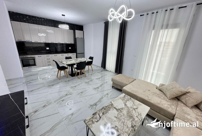 Shtepi me qera Apartament ne Tirane, 2+1, Mobilimi E mobiluar, Pagesa 800  Euro.