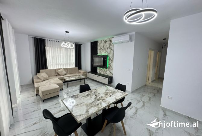 Shtepi me qera Apartament ne Tirane, 2+1, Mobilimi E mobiluar, Pagesa 800  Euro.