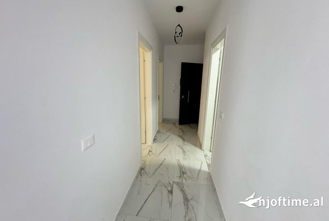 Shtepi me qera Apartament ne Tirane, 2+1, Mobilimi E mobiluar, Pagesa 800  Euro.