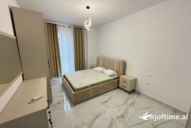 Shtepi me qera Apartament ne Tirane, 2+1, Mobilimi E mobiluar, Pagesa 800  Euro.
