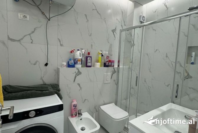 Shtepi me qera Apartament ne Tirane, 3+1, Mobilimi E mobiluar, Pagesa 800  Euro.
