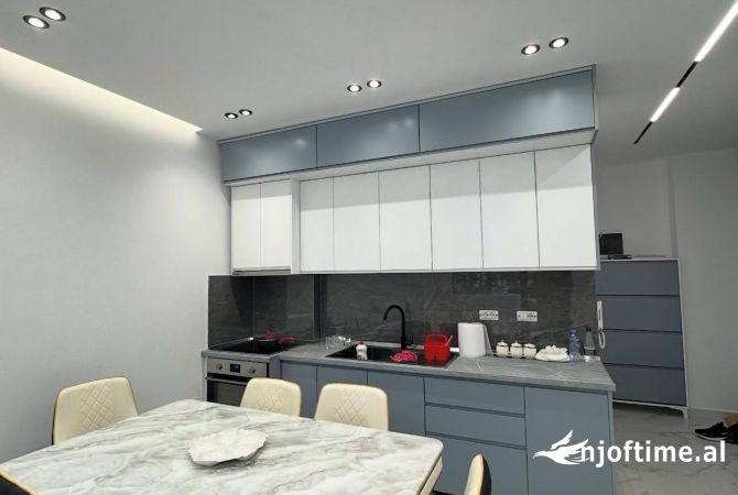 Shtepi me qera Apartament ne Tirane, 3+1, Mobilimi E mobiluar, Pagesa 800  Euro.