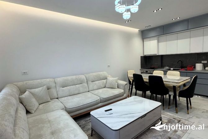 Shtepi me qera 3+1 ne Tirane - 800 Euro