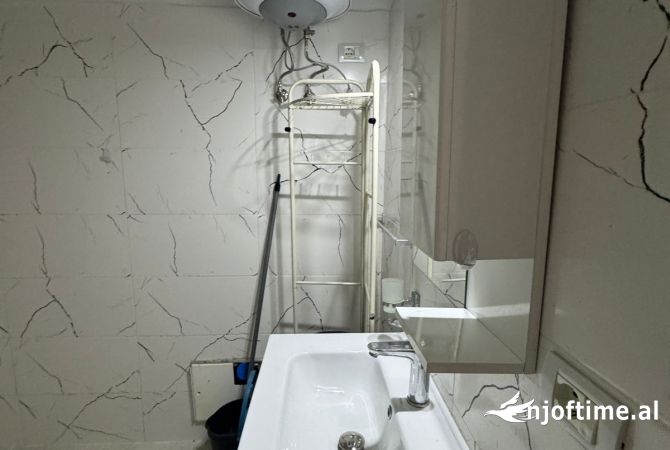 Shtepi me qera Apartament ne Tirane, Garsoniere, Mobilimi E mobiluar, Pagesa 450  Euro.