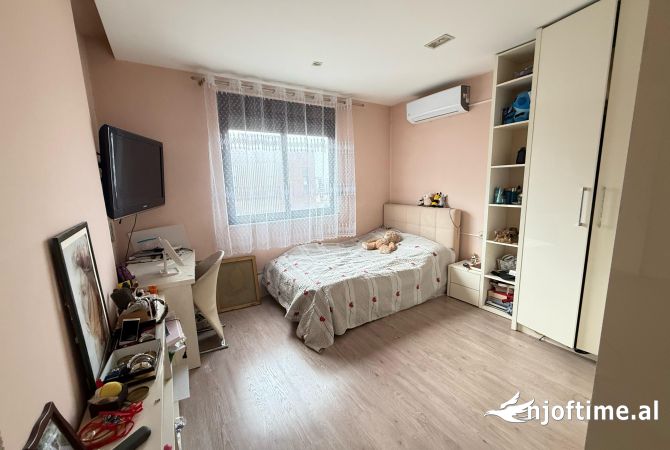 Shtepi ne shitje Apartament ne Tirane, 3+1, Mobilimi E mobiluar, Pagesa 240,000  Euro.